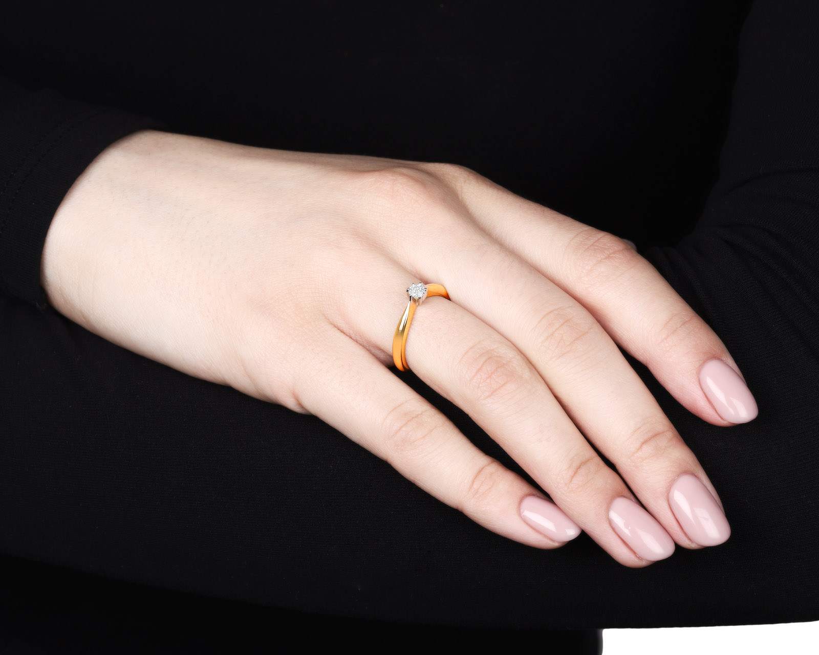 Изящное золотое кольцо с бриллиантом 0.18ct
