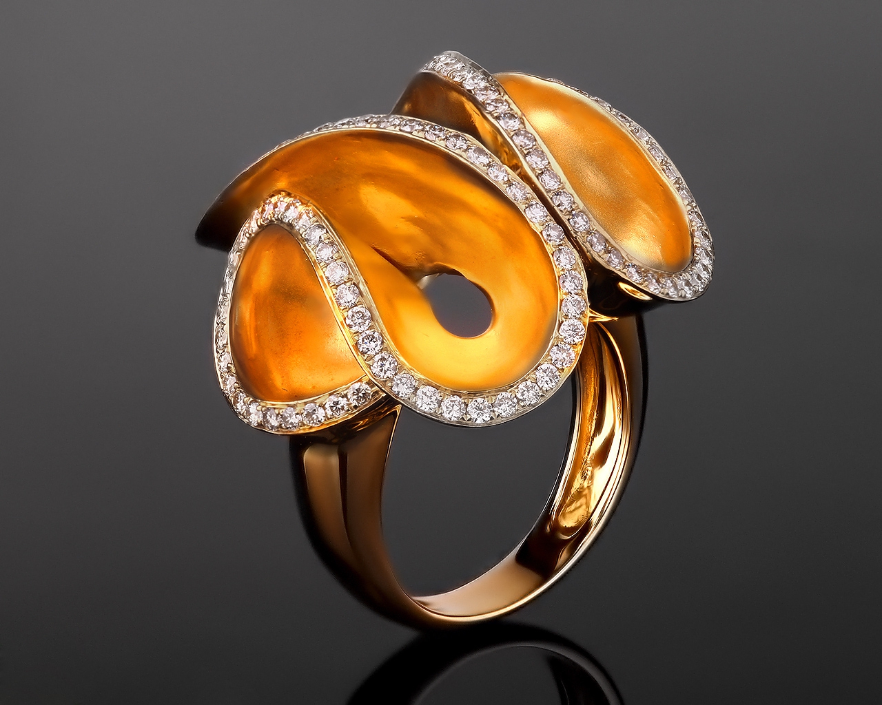 Матовое золотое кольцо с бриллиантами 1.20ct