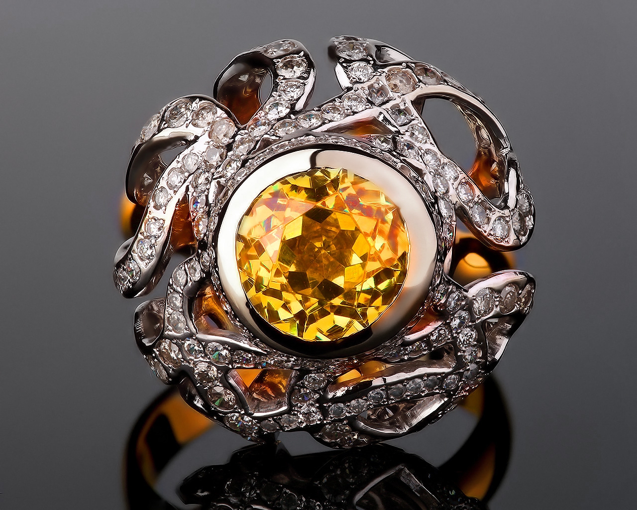 Восточное бриллиантовое кольцо с ярким цитрином 210217/4