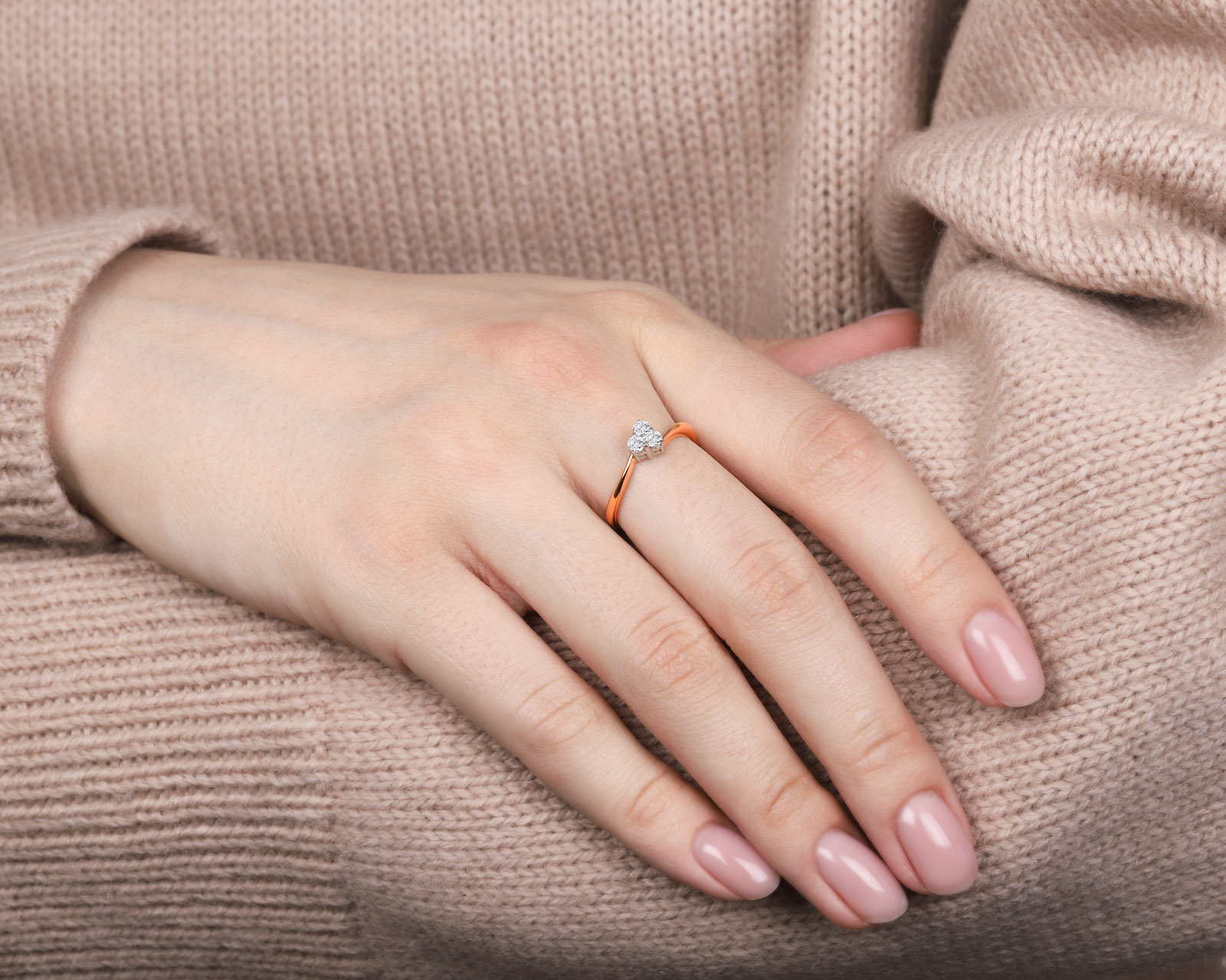Модное золотое кольцо с бриллиантами 0.21ct