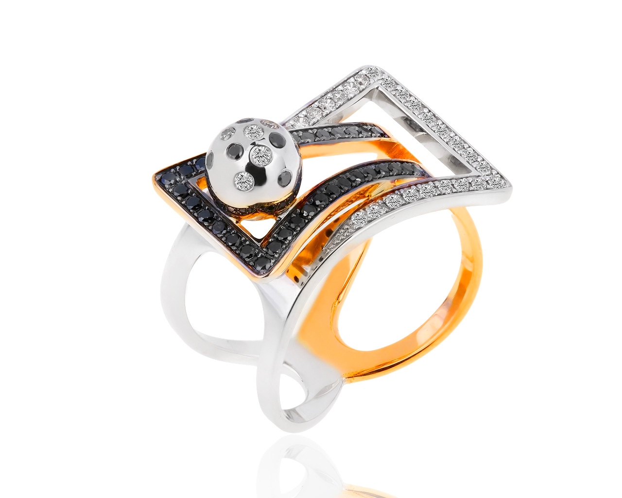 Золотое кольцо с черными и белыми бриллиантами 0.62ct