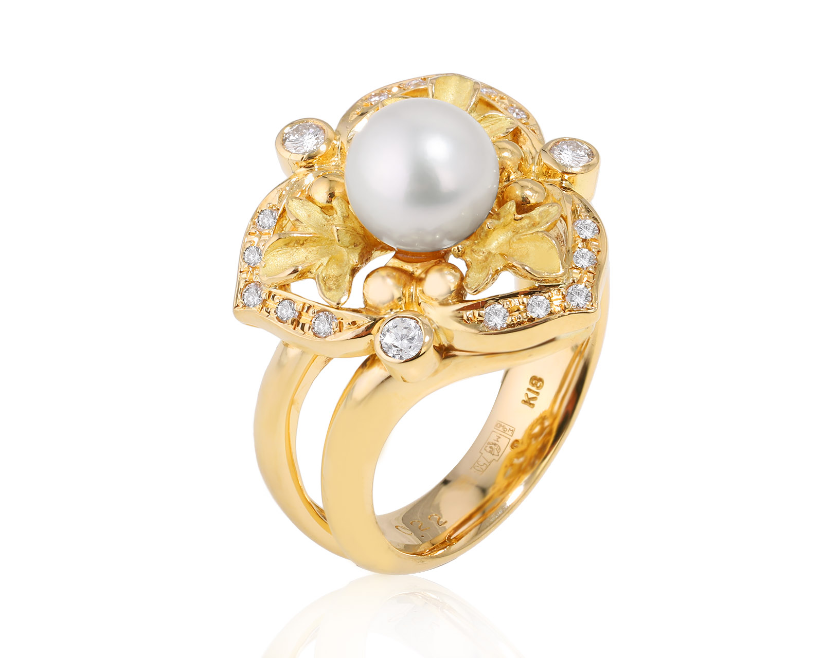 Золотое кольцо с жемчугом и бриллиантами 0.22ct 190724/1