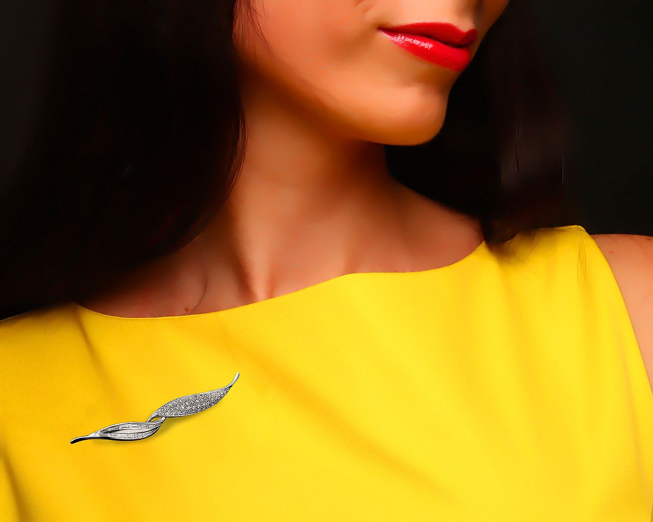 Золотая брошь с бриллиантами 1.93ct