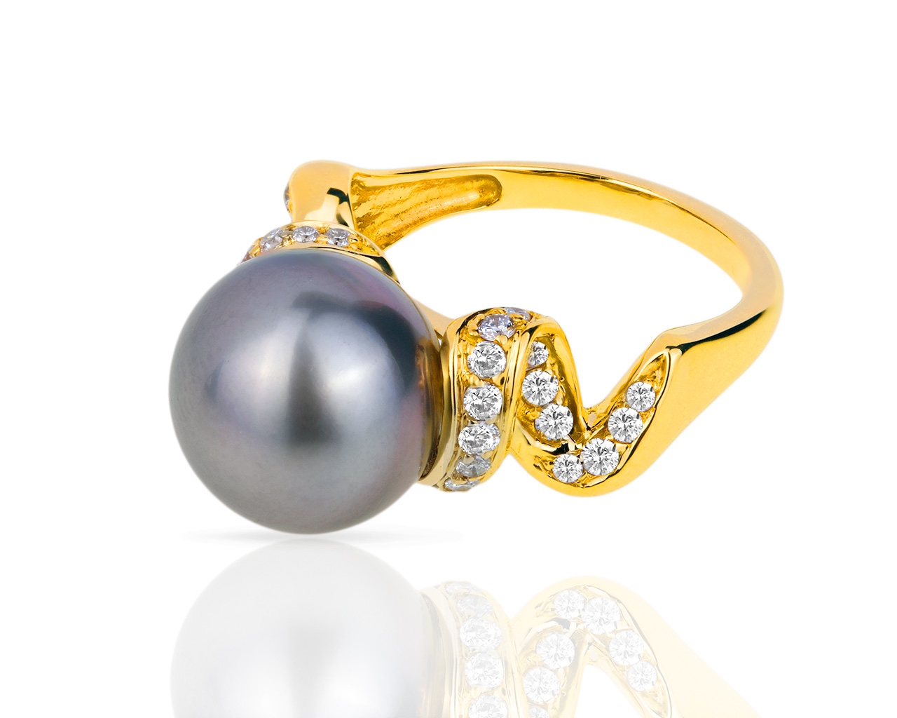 Золотое кольцо с бриллиантами 0.50ct и черным жемчугом