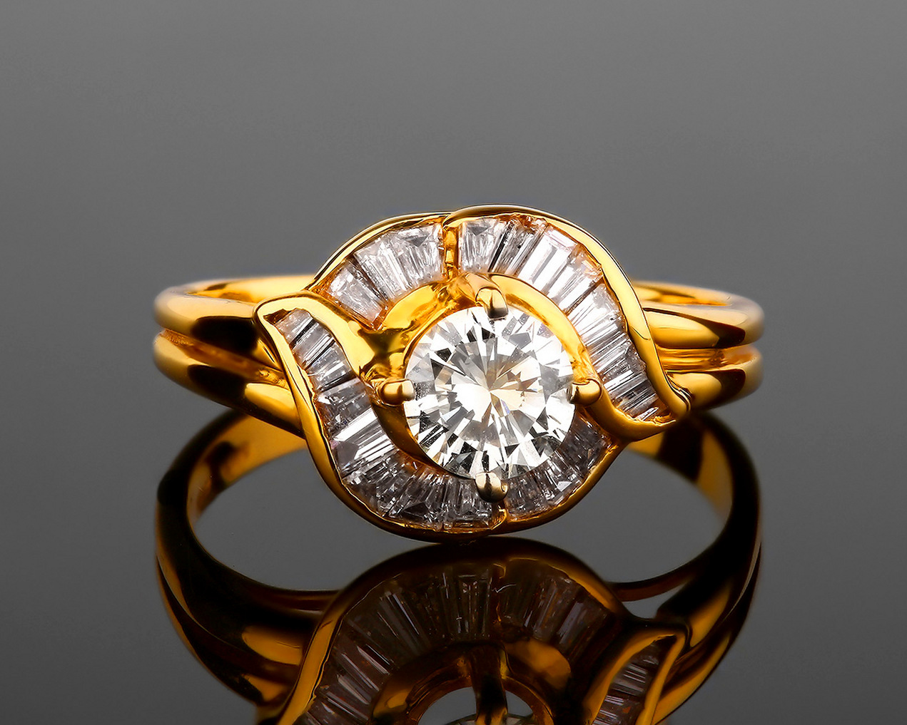 Прекрасное золотое кольцо с бриллиантами 1.01ct