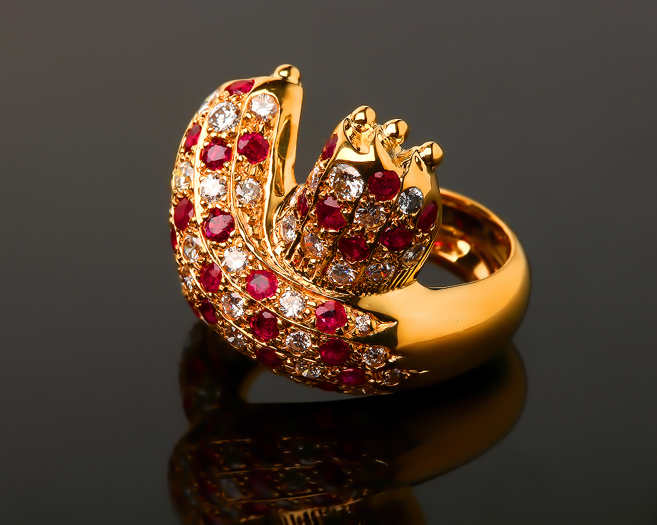 Золотое кольцо с рубинами и бриллиантами 1.31ct