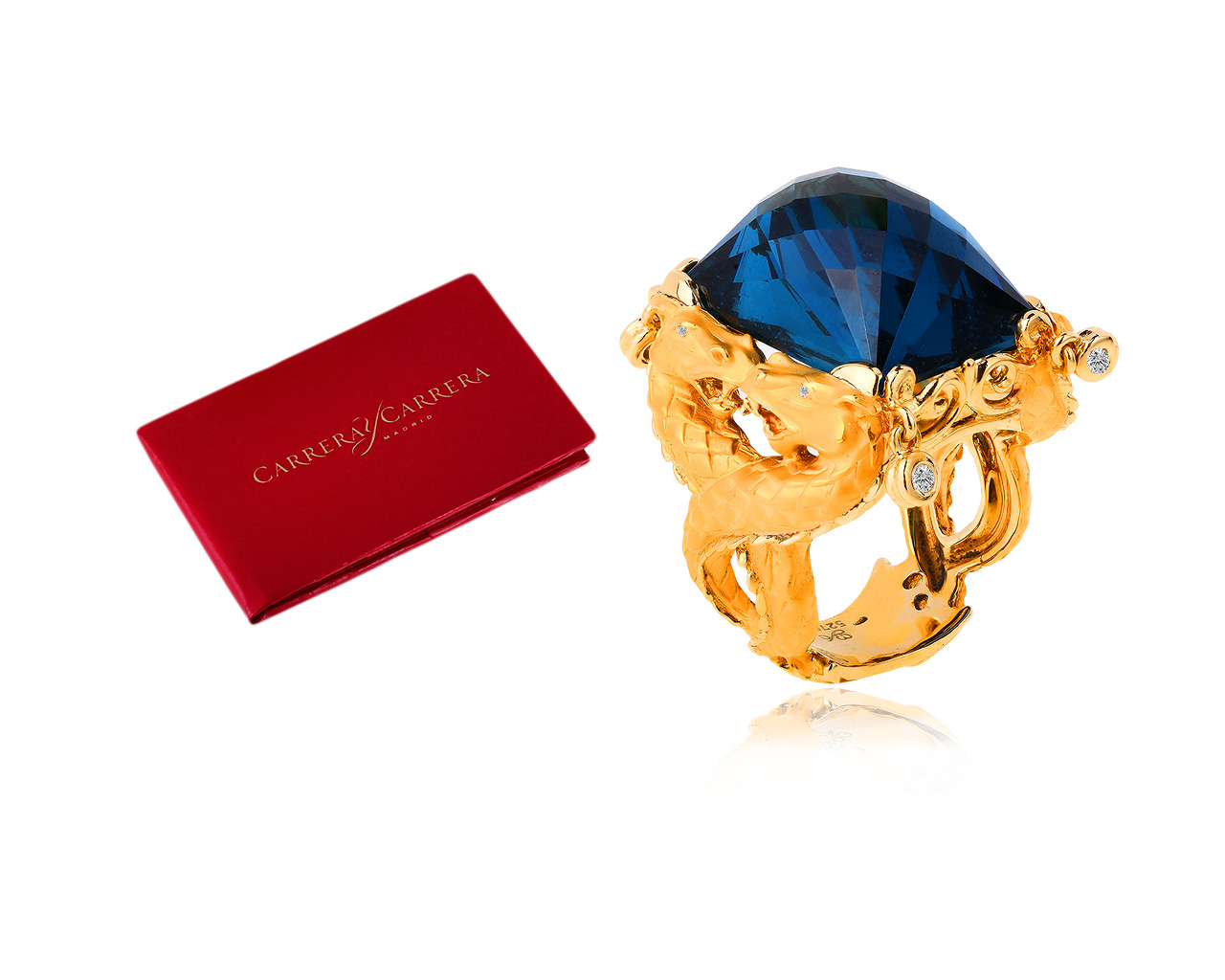 Золотое кольцо с бриллиантами и топазом Carrera y Carrera