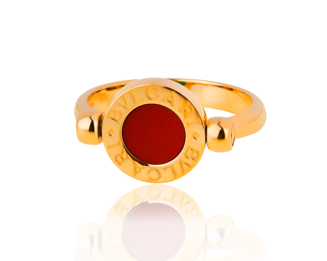 Необычное золотое кольцо с сердоликом и жадеитом Bvlgari