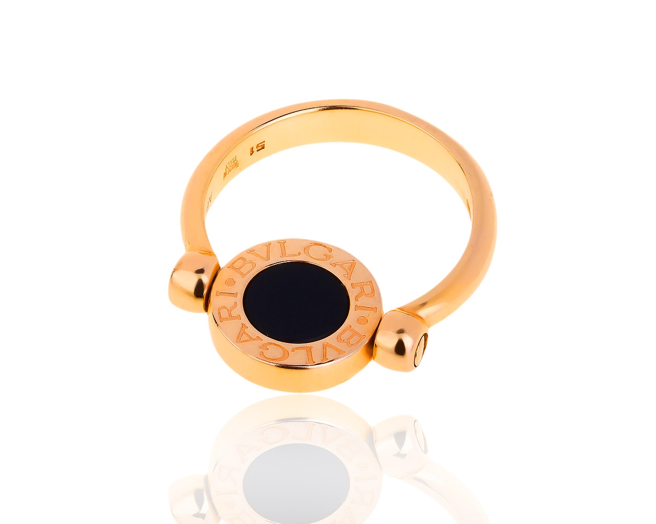 Золотое кольцо с перламутром и ониксом Bvlgari