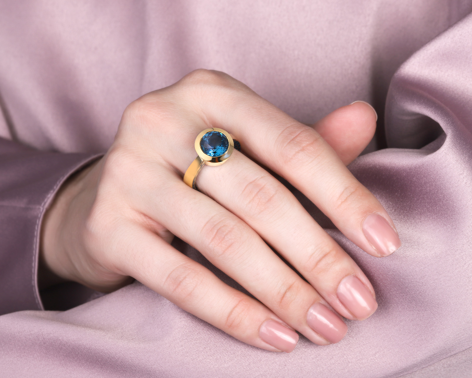 Оригинальное золотое кольцо с топазом 3.94ct Mousson Kaledoscope