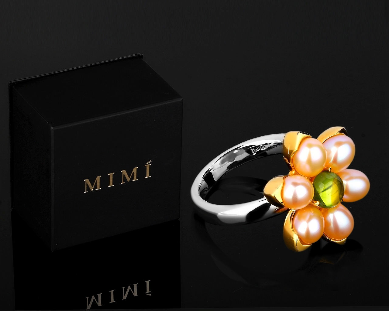 Эстетичное золотое кольцо с жемчугом и хризолитом MiMi