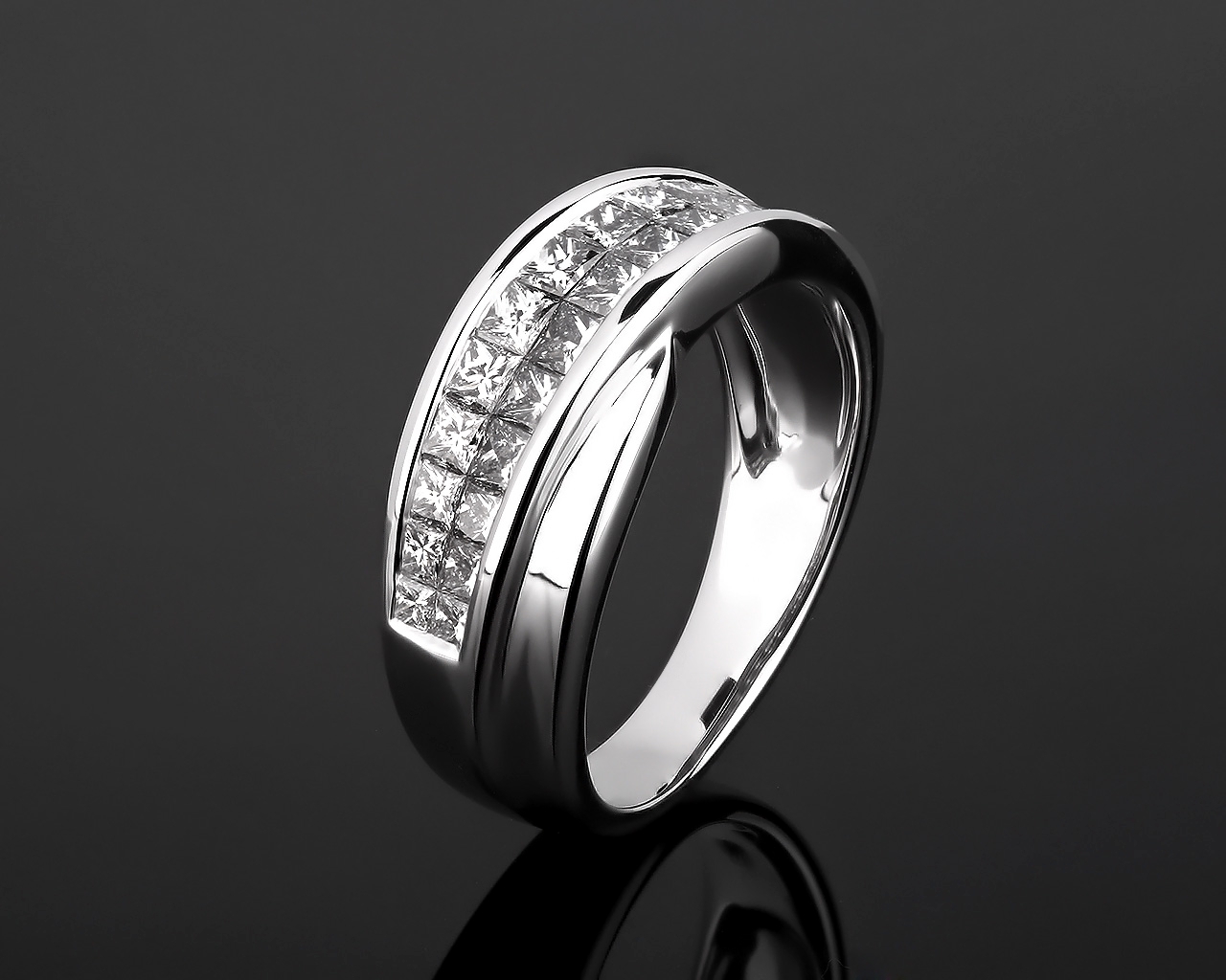 Достойное золотое кольцо с бриллиантами 0.95ct