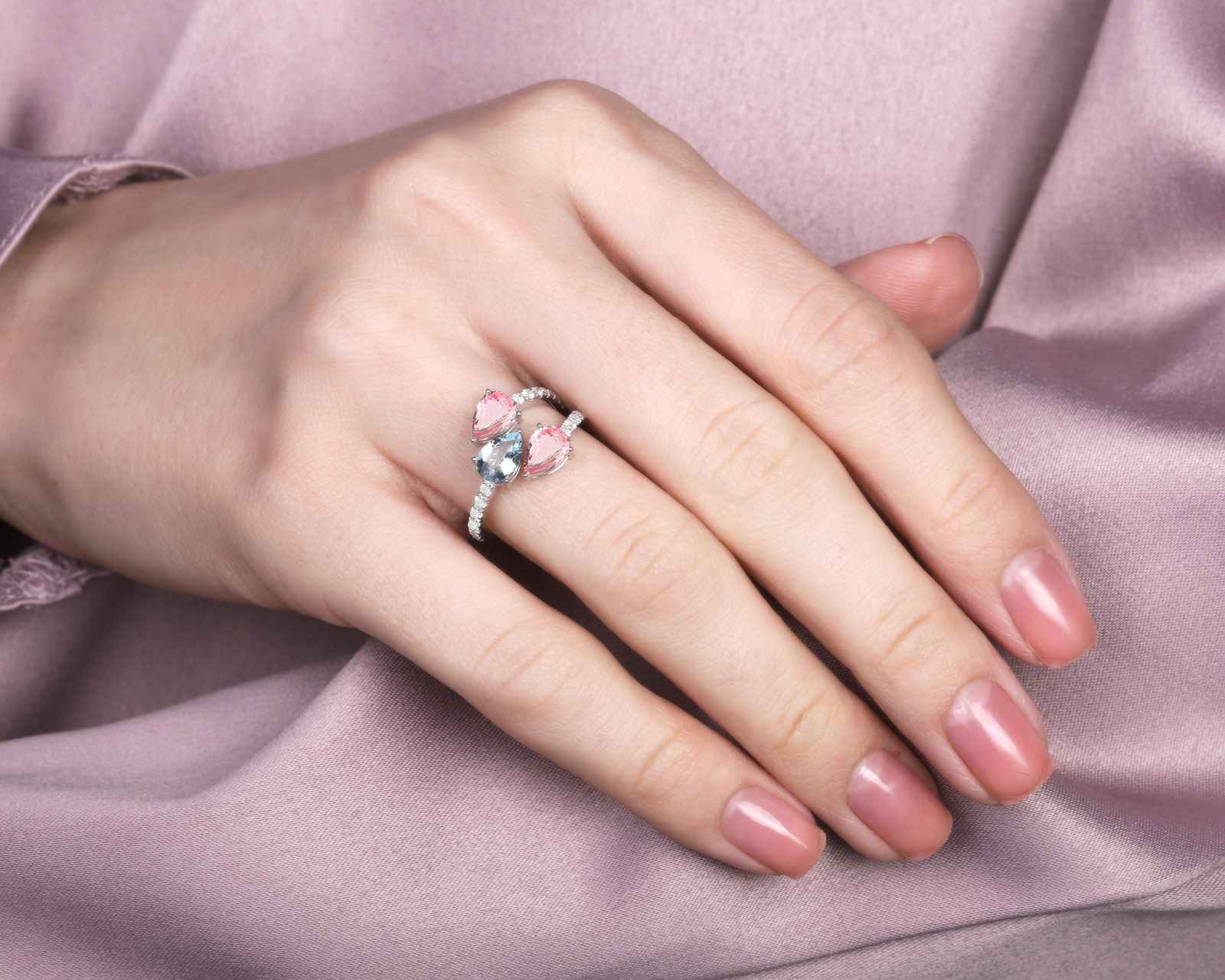 Золотое кольцо с аквамарином 0.60ct и морганитами 1.02ct Evgeny Matveev