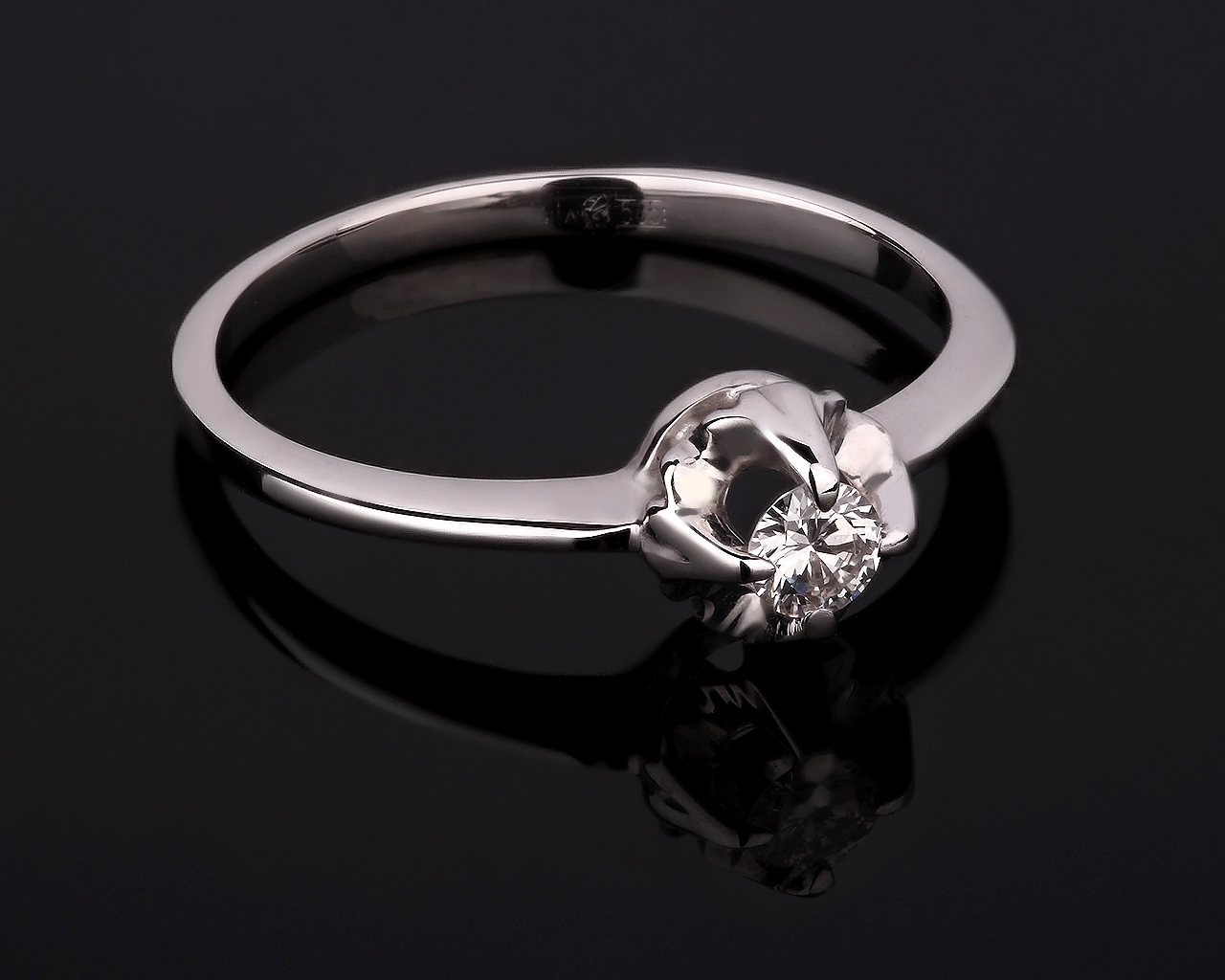 Золотое кольцо с одиночным бриллиантом 0.09ct Золотое кольцо с одиночным бриллиантом 0.09ct