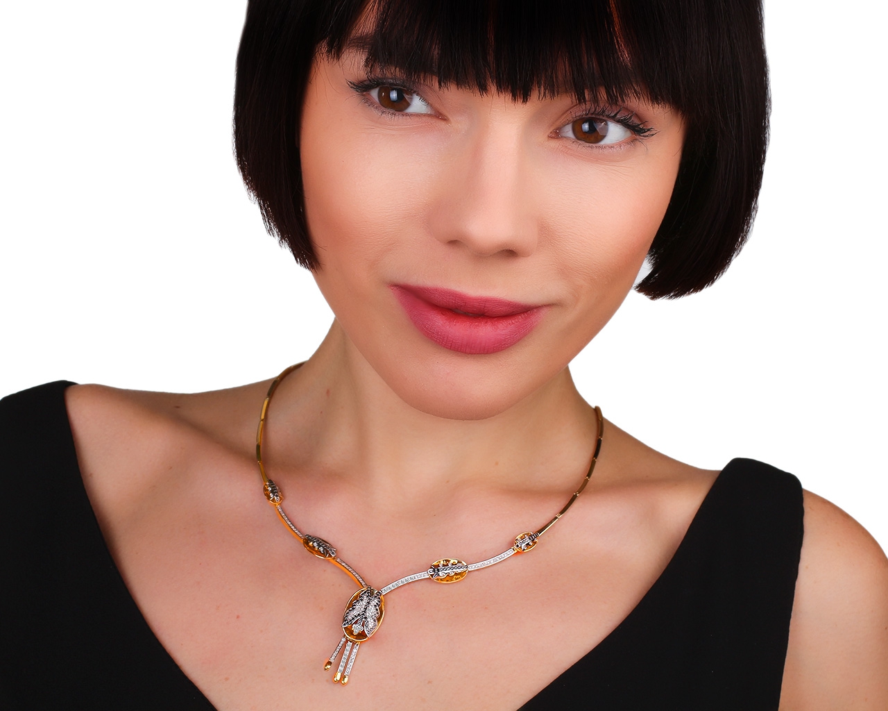 Золотое колье с черными и белыми бриллиантами 1.62ct