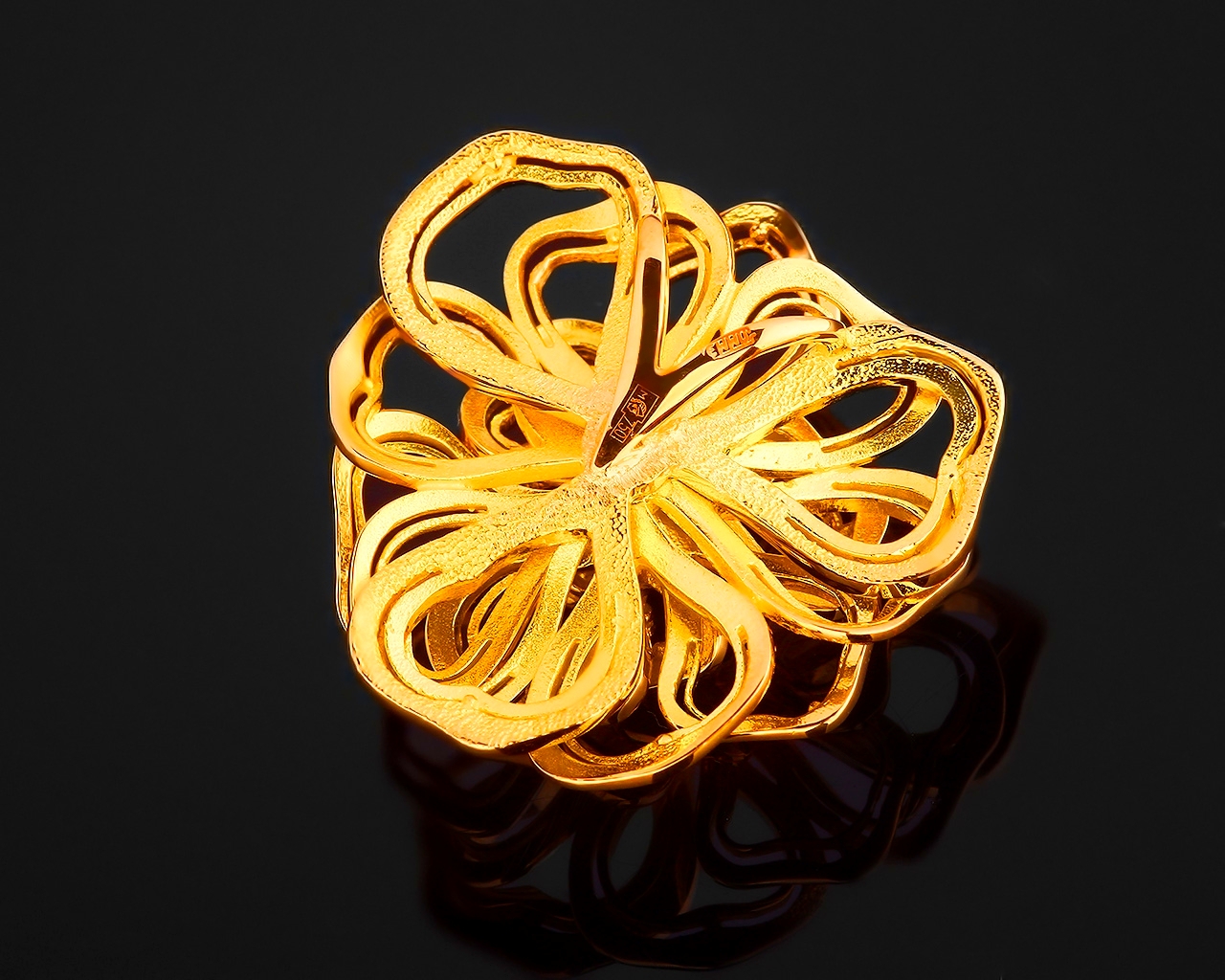 Витой золотой кулон с бриллиантами 0.10ct