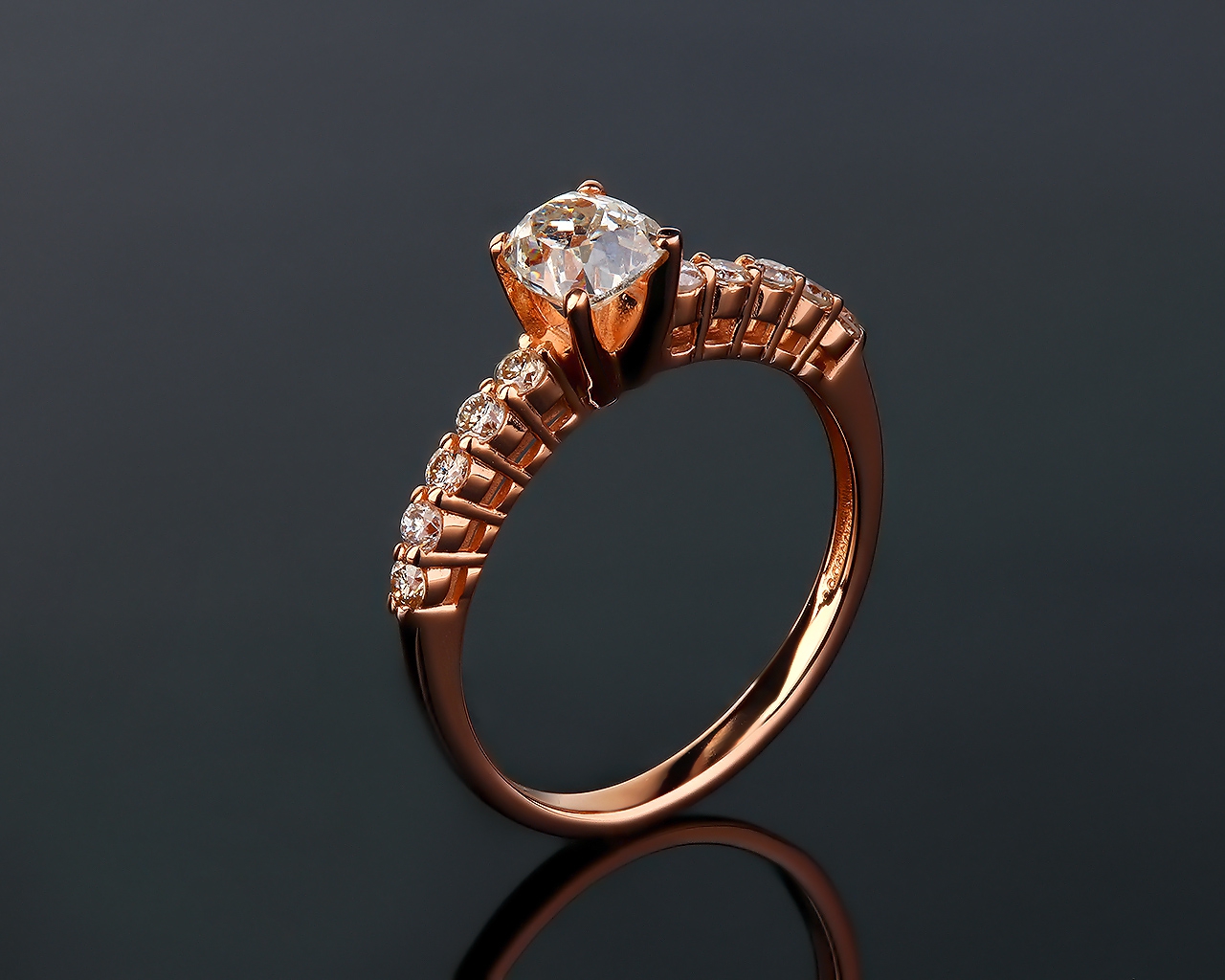 Старинное золотое кольцо с бриллиантами