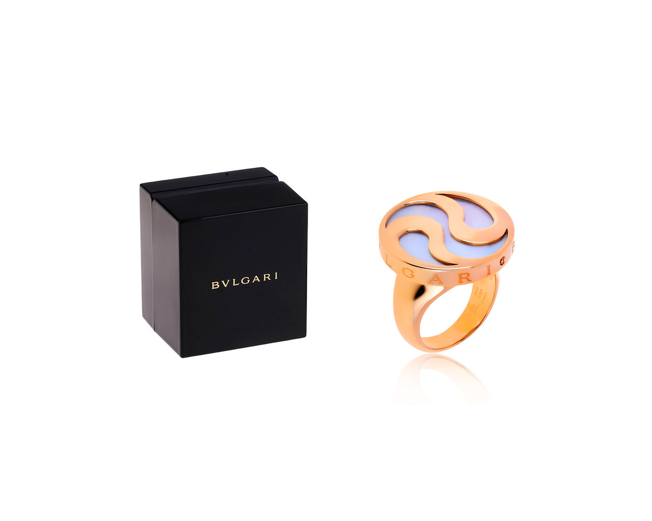 Оригинальное золотое кольцо с перламутром Bvlgari