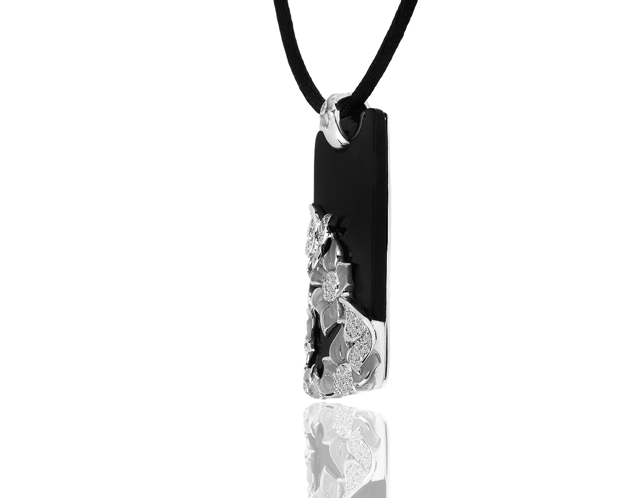 Золотой кулон с ониксом и бриллиантами 0.45ct Magerit