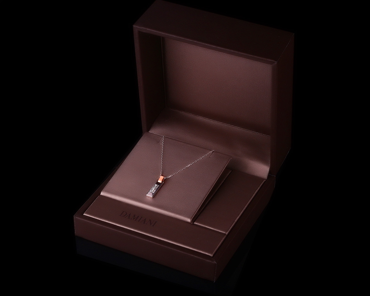 Стильная золотая подвеска Damiani Reflex