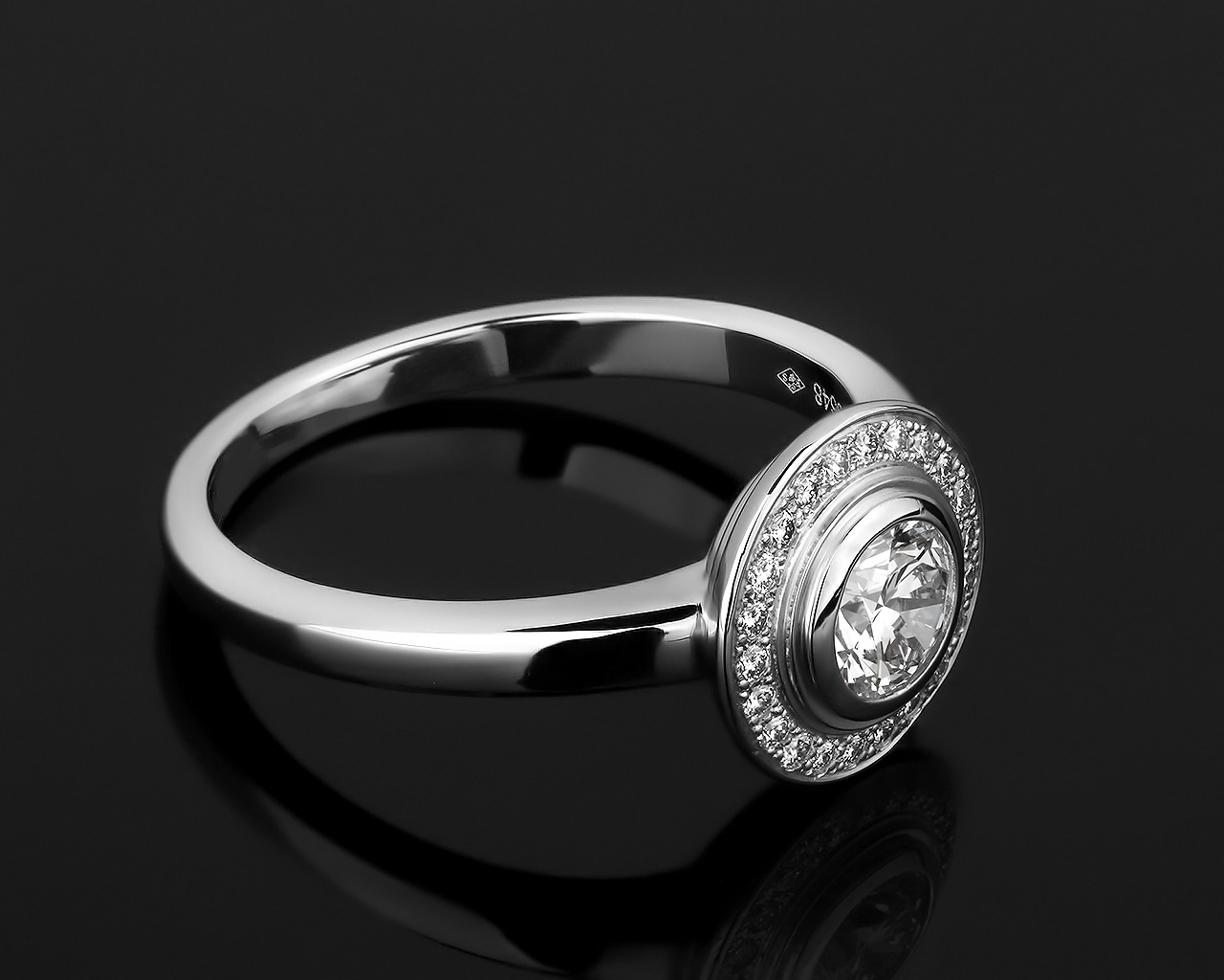 Платиновое кольцо с бриллиантами 0.46ct Cartier