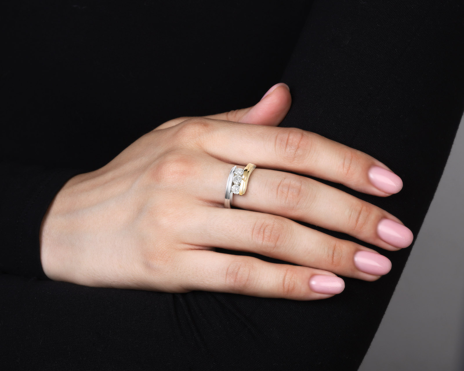 Изысканное золотое кольцо с бриллиантами 0.65ct