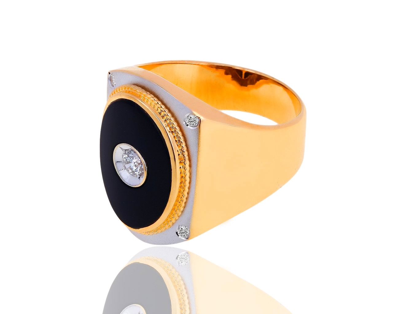 Золотое кольцо-печатка с ониксом и бриллиантами 0.23ct