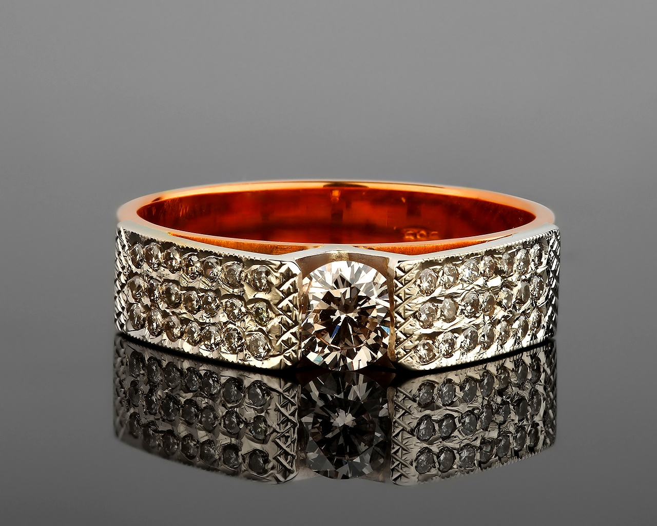Золотое кольцо с бриллиантами 0.59ct 300118/1