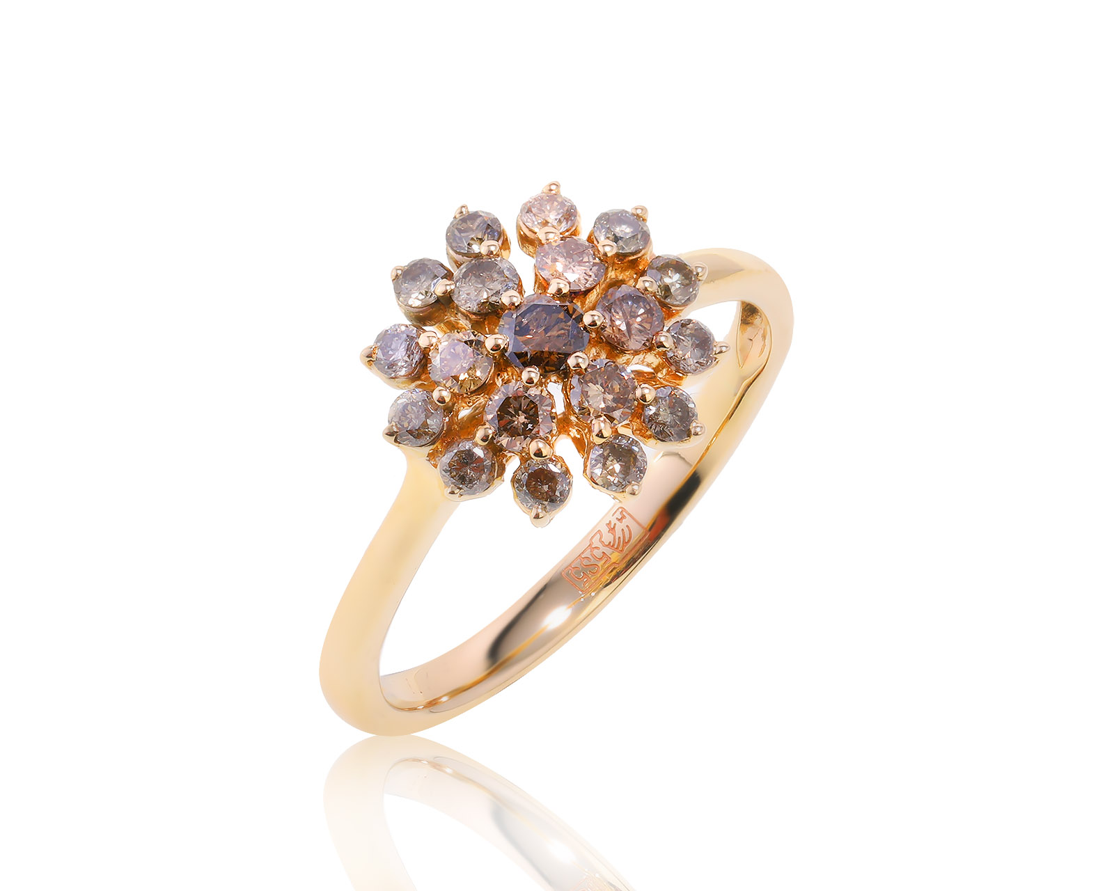 Модное золотое кольцо с бриллиантами 0.62ct