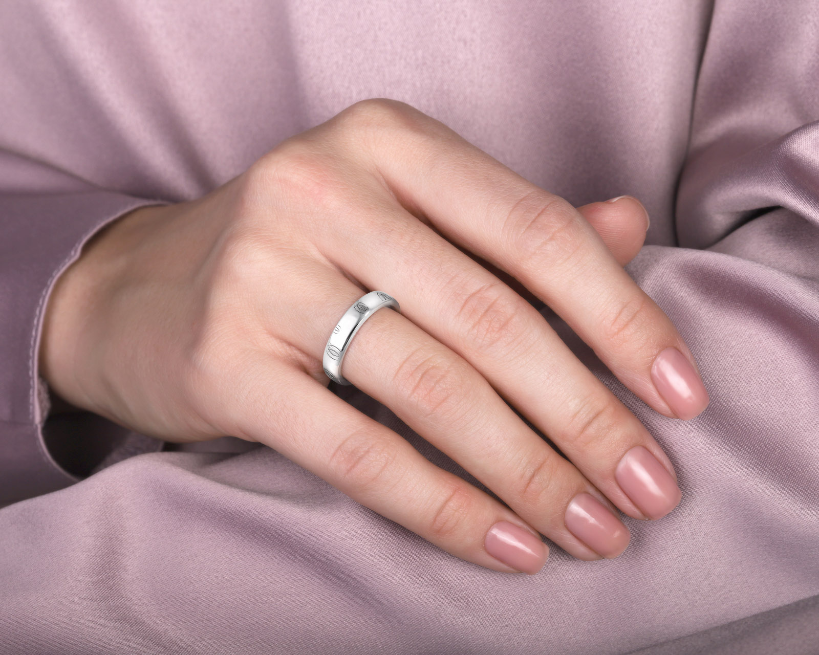 Оригинальное золотое кольцо Logo de Cartier