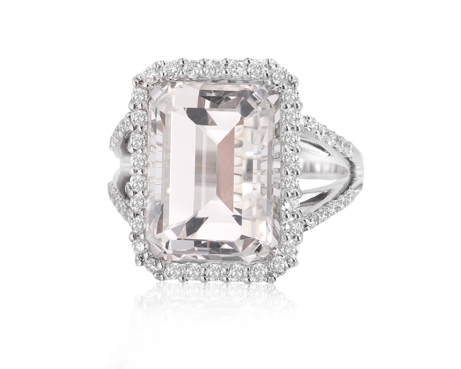 Золотое кольцо с данбуритом 9.61ct и бриллиантами 0.50ct