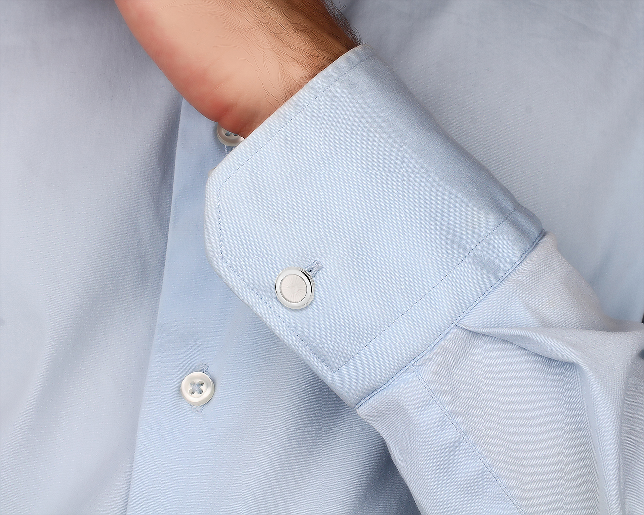 Оригинальные золотые запонки Chopard