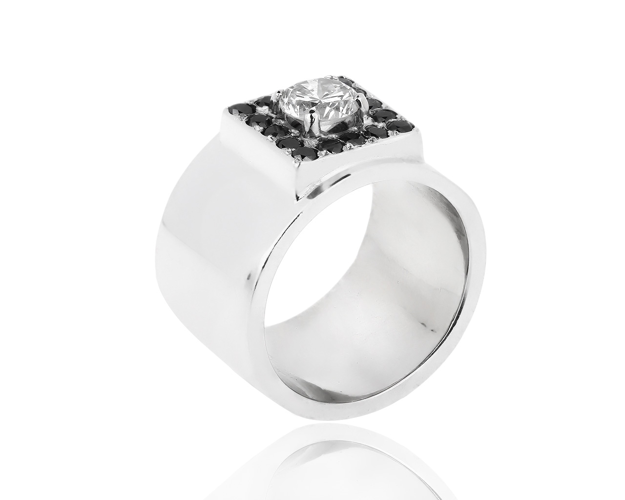 Золотое кольцо-печатка с черными и белыми бриллиантами 1.31ct