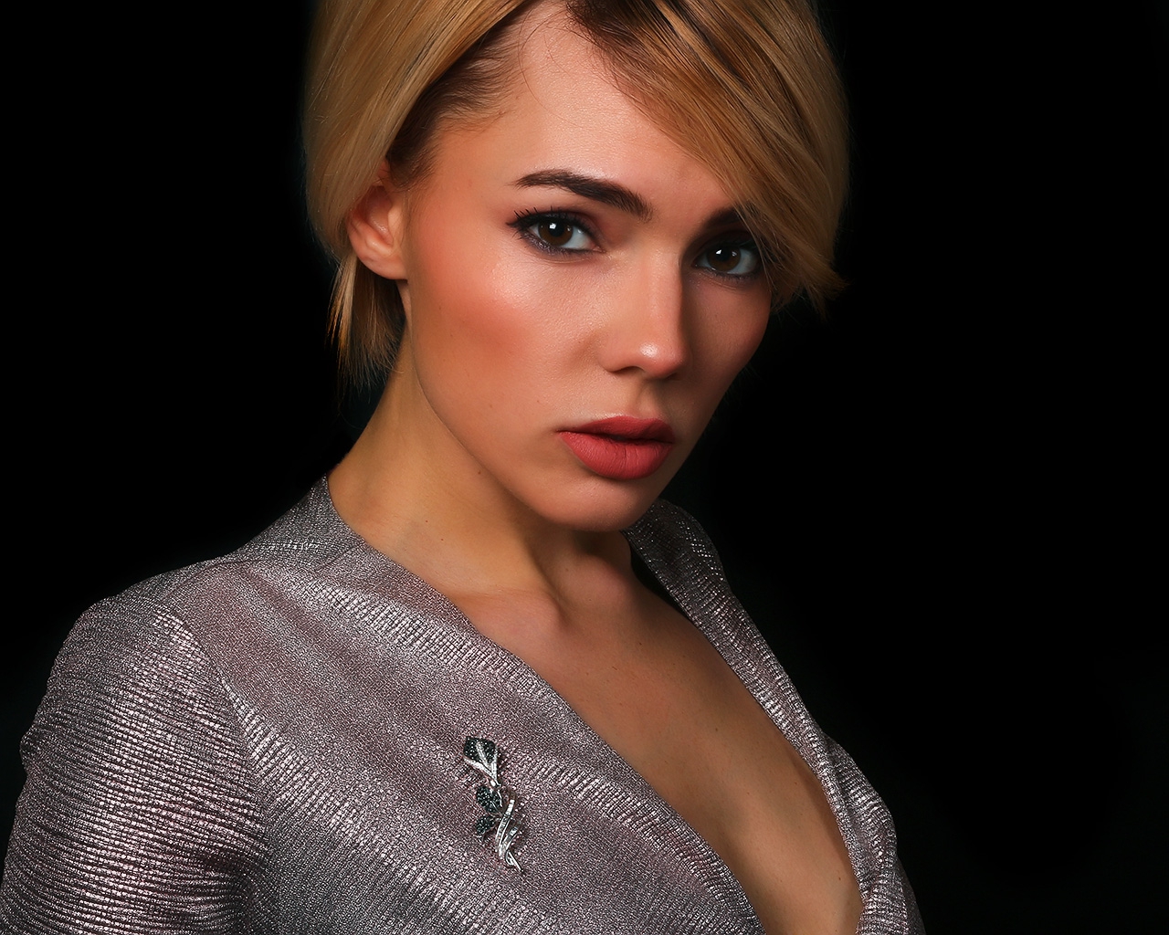 Роскошная золотая брошь с бриллиантами 2.14ct