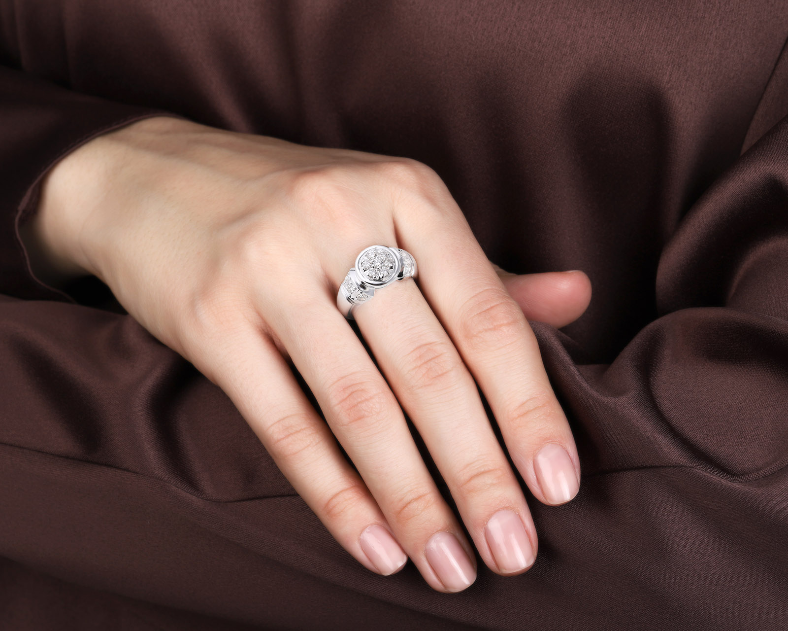 Золотое кольцо с бриллиантами 0.70ct