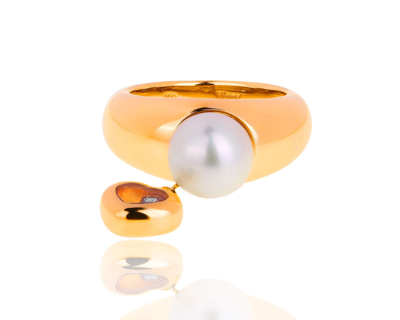 Золотое кольцо с жемчугом и бриллиантом Chopard