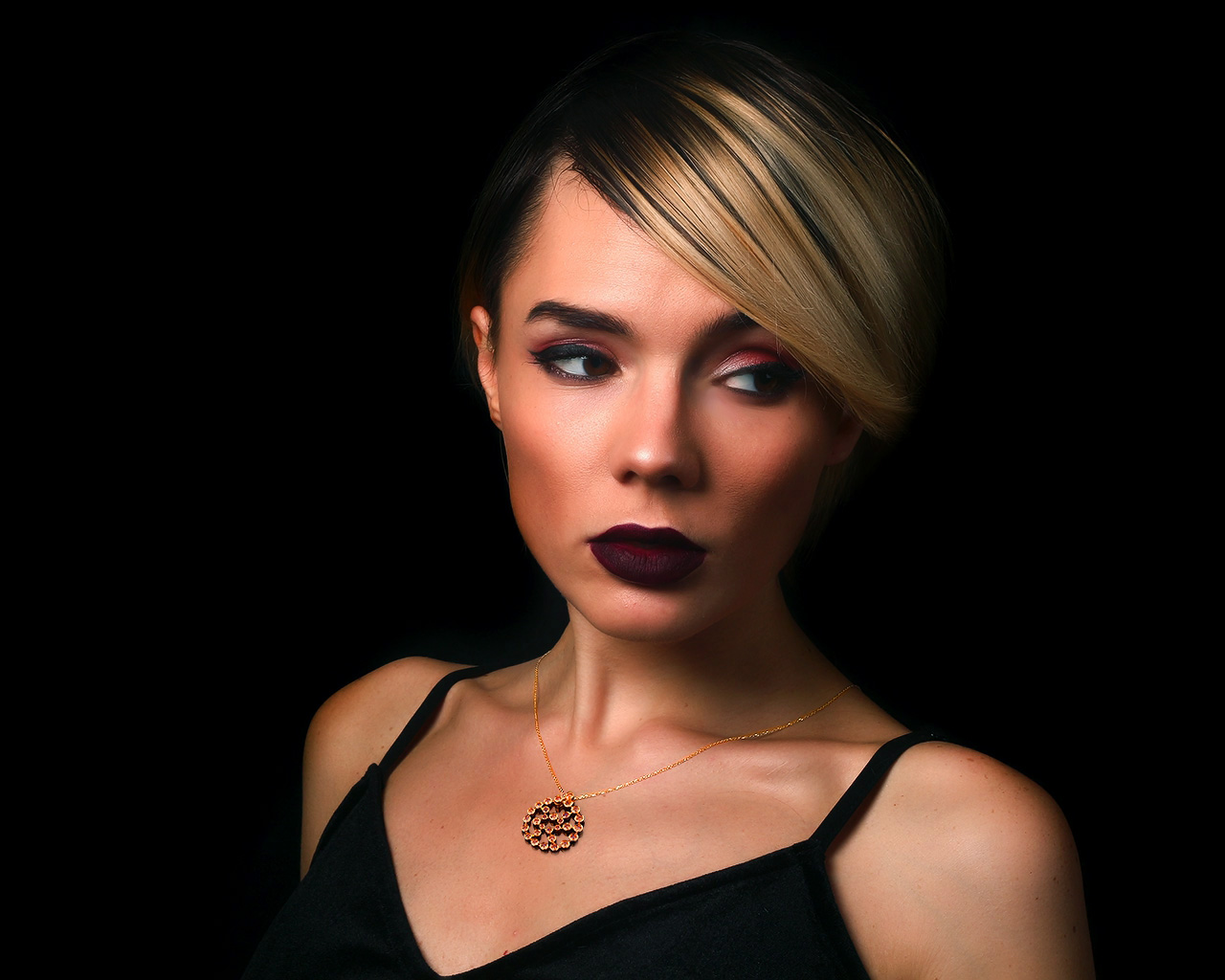 Интересная золотая подвеска с бриллиантами 1.81ct