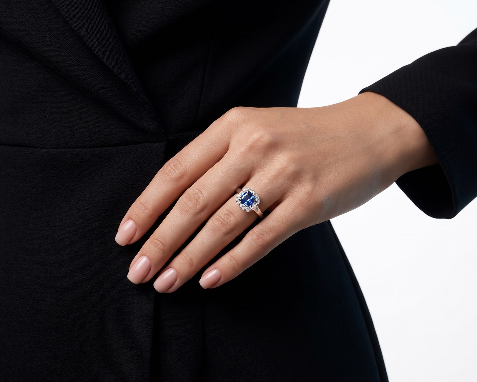 Золотое кольцо с сапфиром 1.09ct и бриллиантами 0.23ct