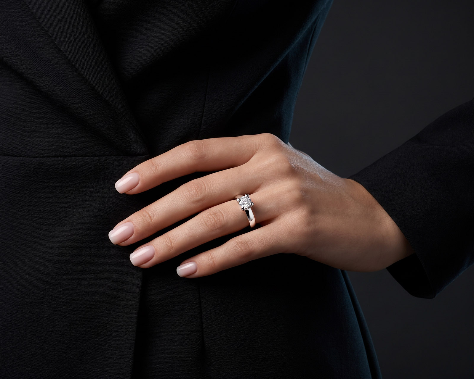 Золотое кольцо с бриллиантом 0.64ct