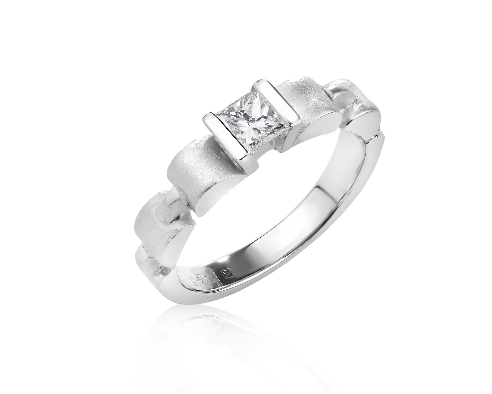 Золотое кольцо с бриллиантом 0.33ct 190526/4