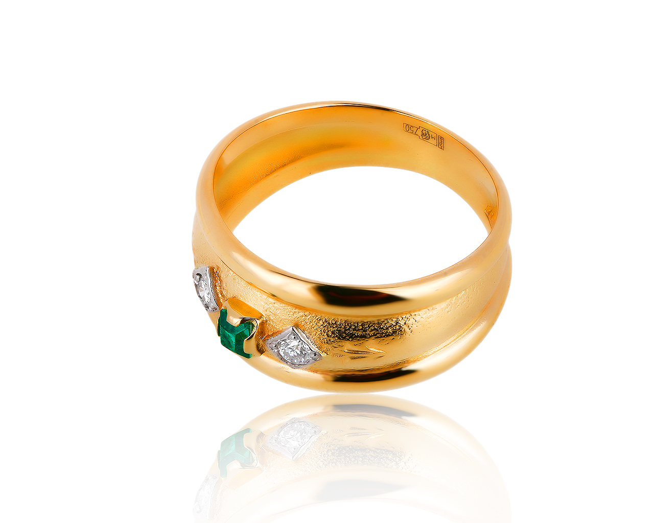 Притягательное золотое кольцо с бриллиантами 0.07ct