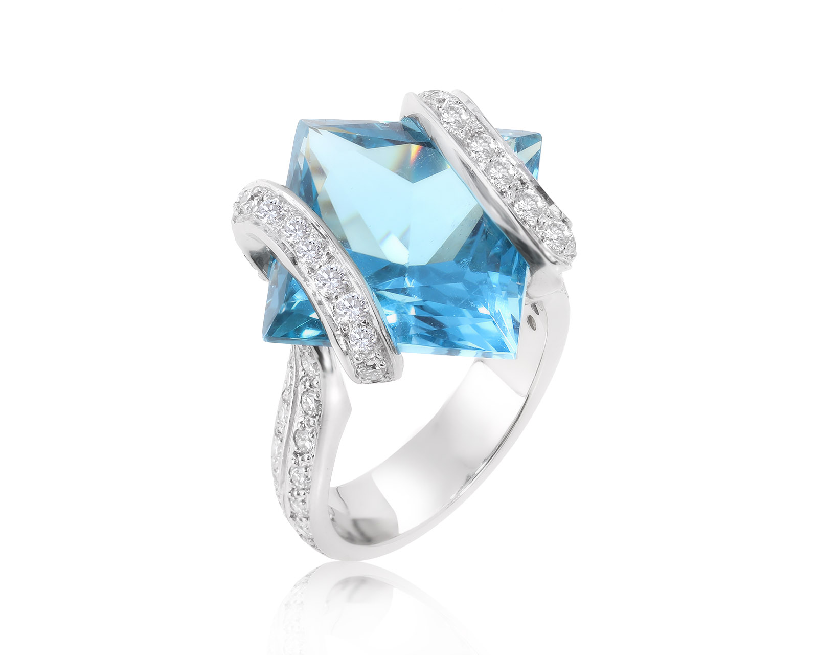 Очаровательное золотое кольцо с топазом 17.50ct 201022/4
