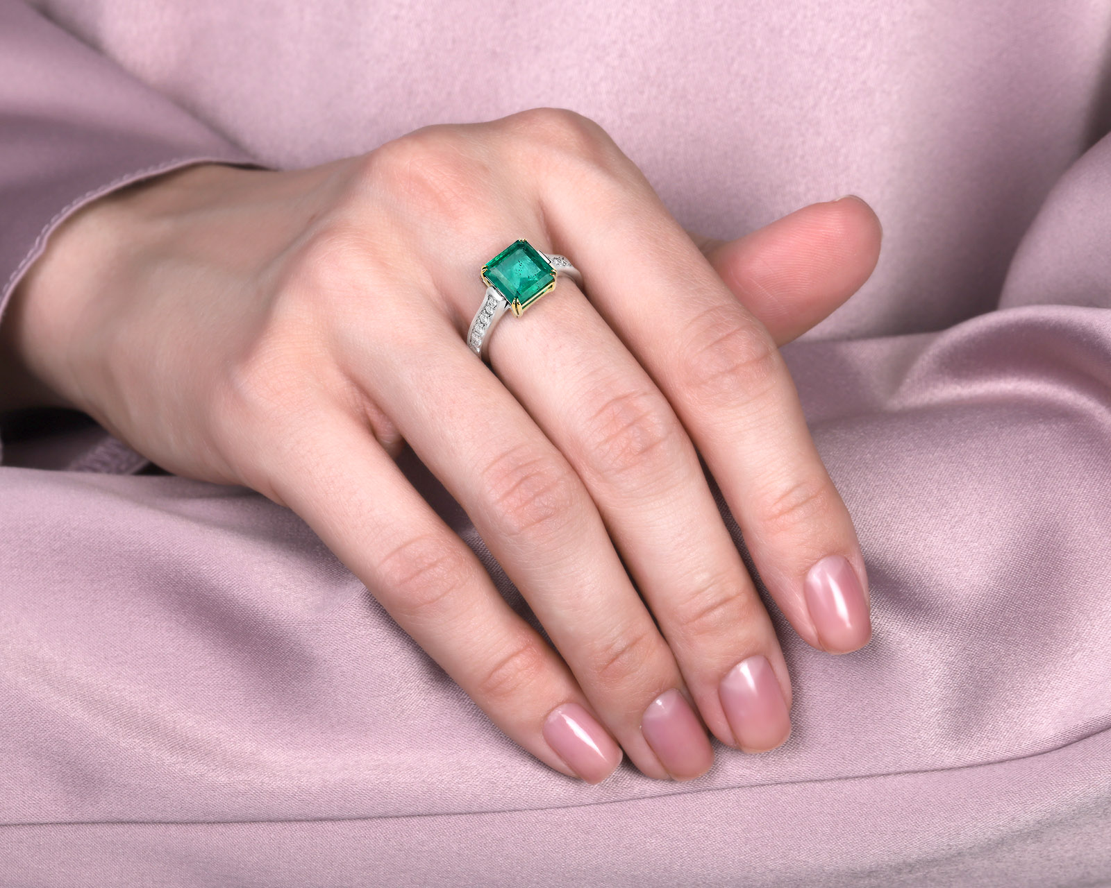 Золотое кольцо с изумрудом Замбия 2.76ct и бриллиантами 0.336ct