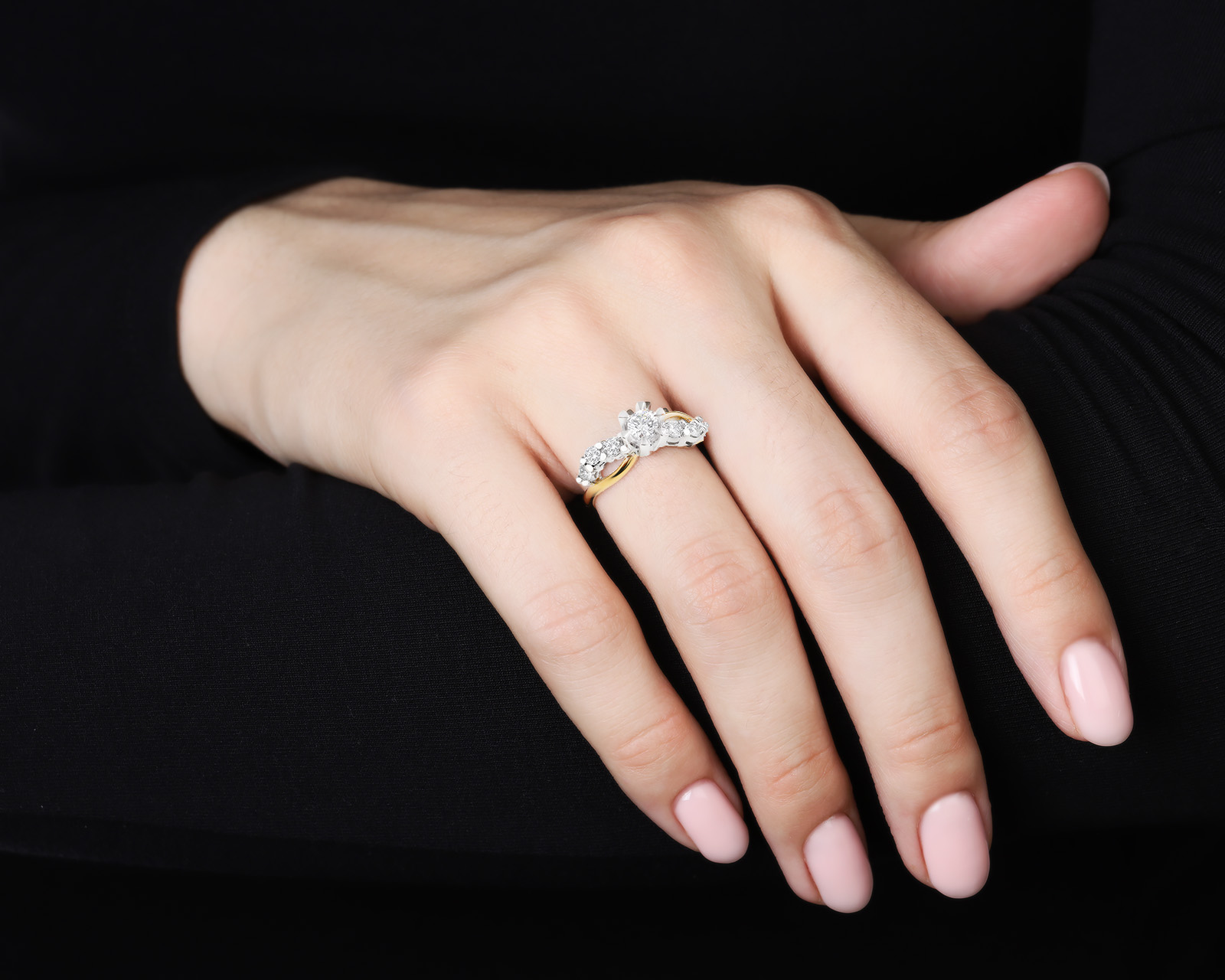 Красивое золотое кольцо с бриллиантами 0.63ct