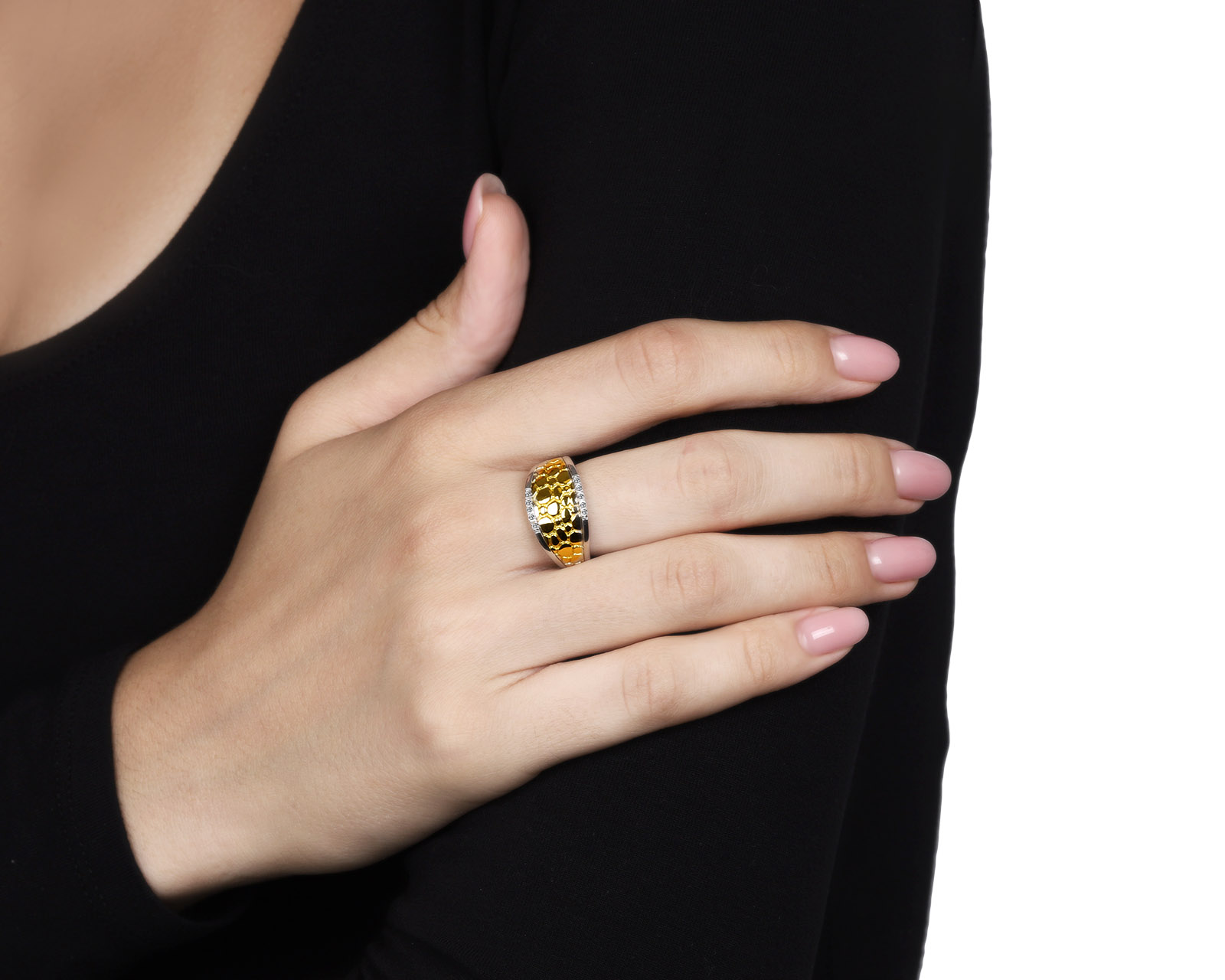 Восхитительное золотое кольцо с бриллиантами 0.06ct