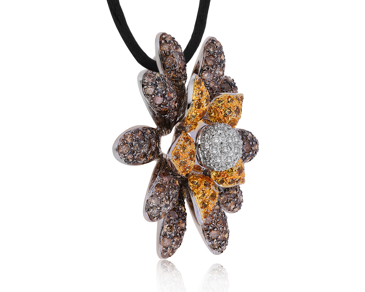 Притягательный золотой кулон с бриллиантами 3.85ct