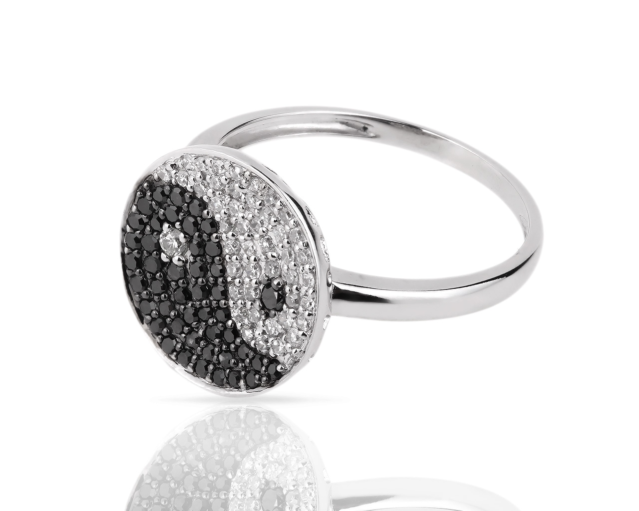 Золотое кольцо с черными и белыми бриллиантами 0.37ct