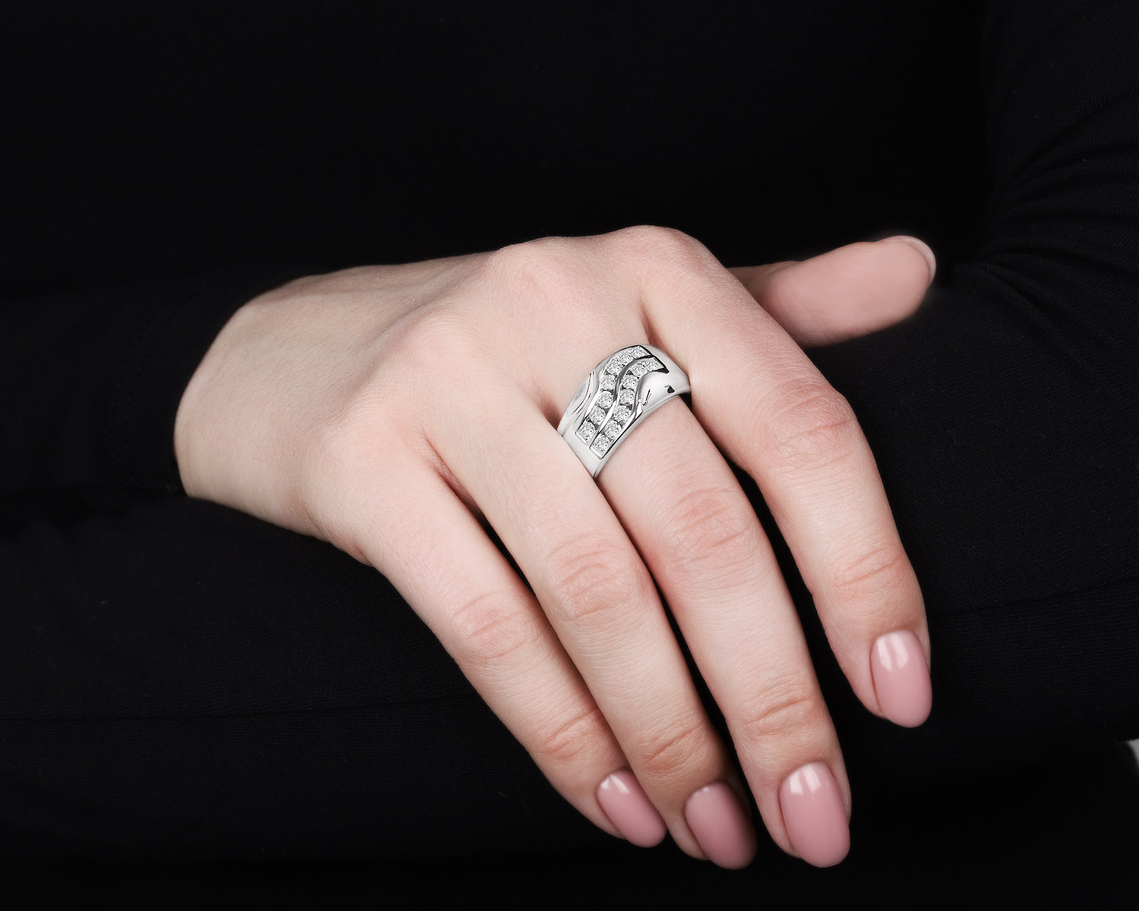 Стильное золотое кольцо с бриллиантами 1.12ct