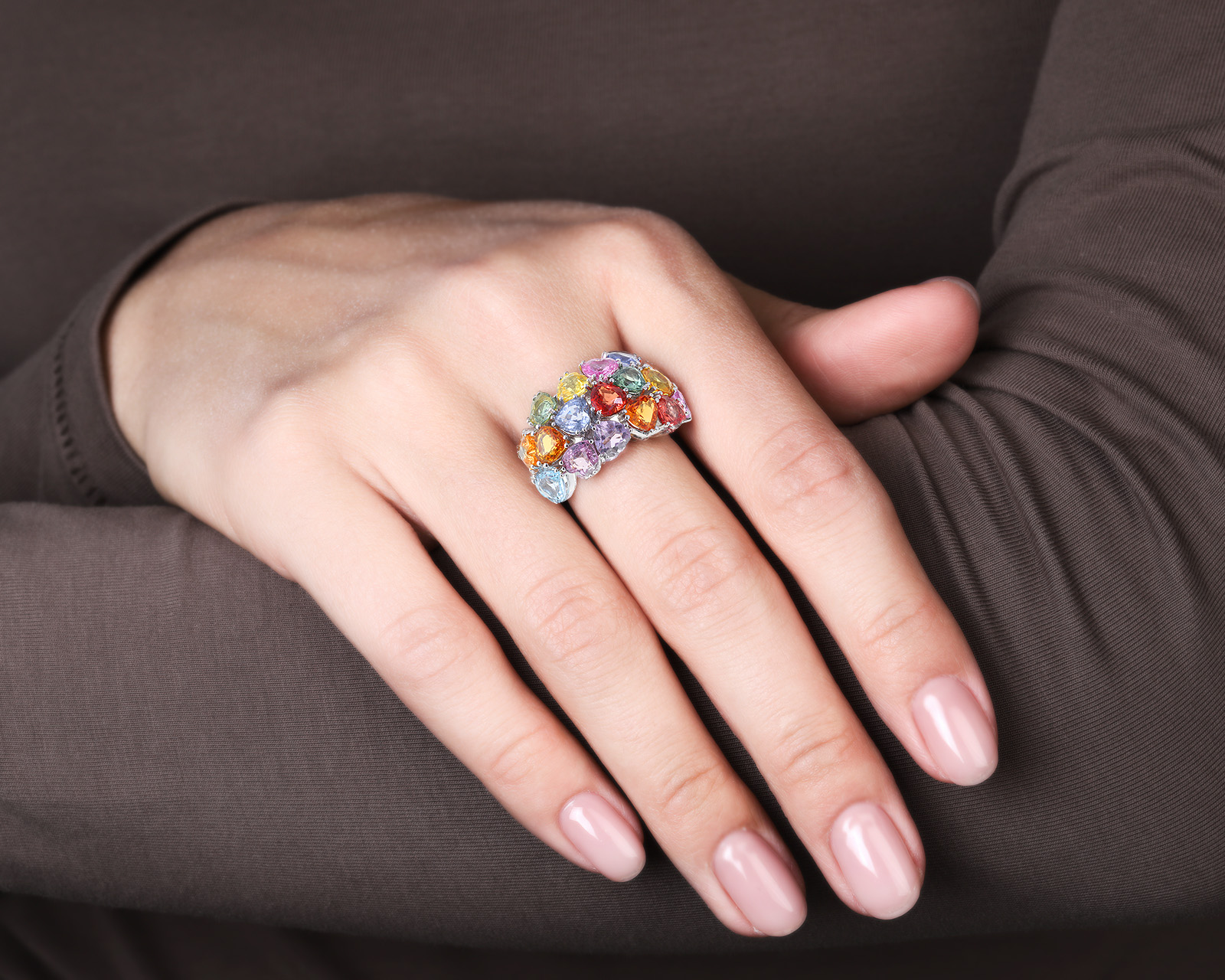 Коктейльное золотое кольцо с цветными сапфирами 7.50ct