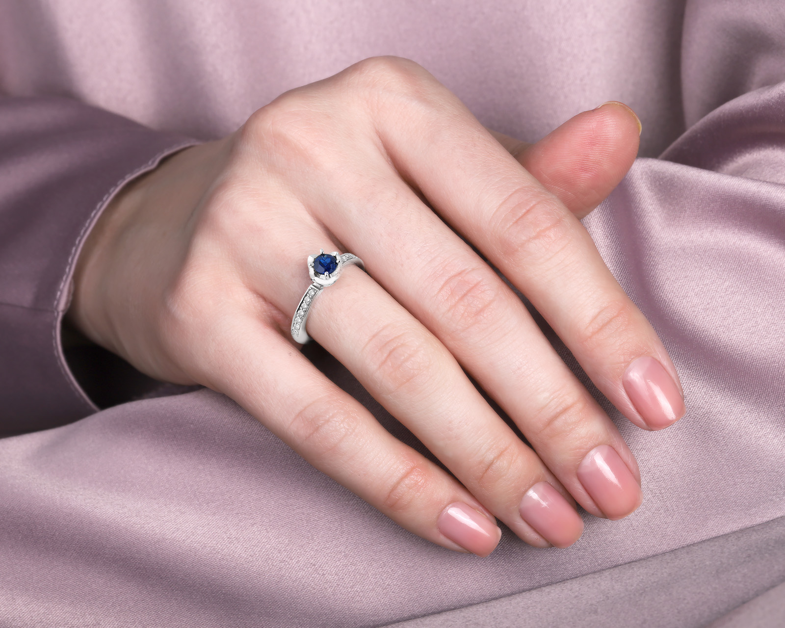 Оригинальное золотое кольцо с сапфиром 0.22ct Constantin Artmayer